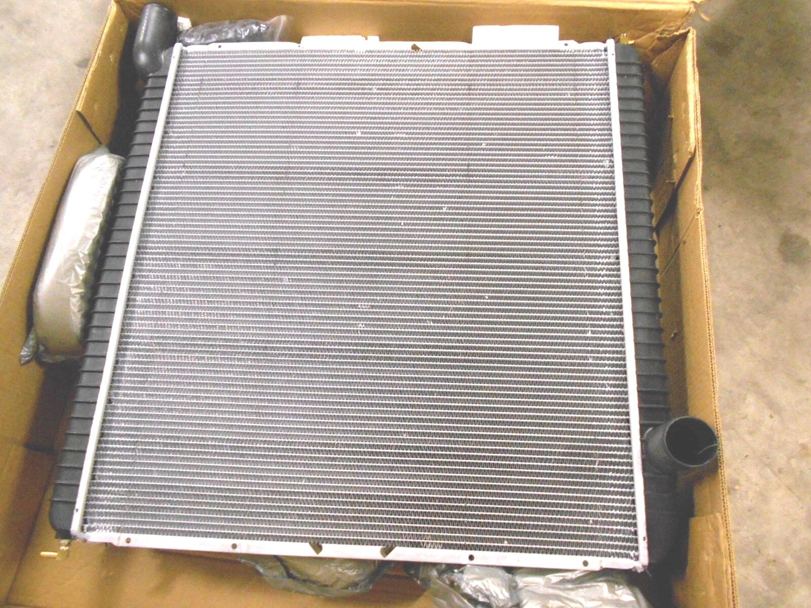 OEM International Radiator 4100 4200 4300 4400 7300 7400 Trucks USA