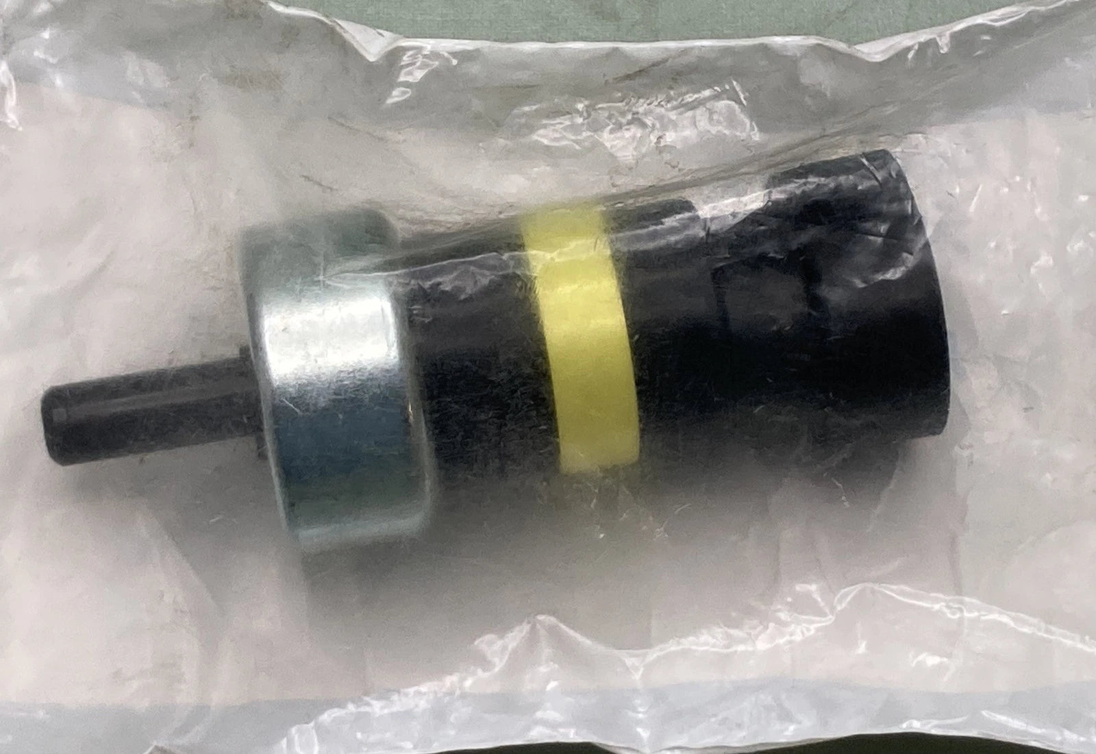 2035008C1 Genuine International Air Pressure Switch NOS Yellow