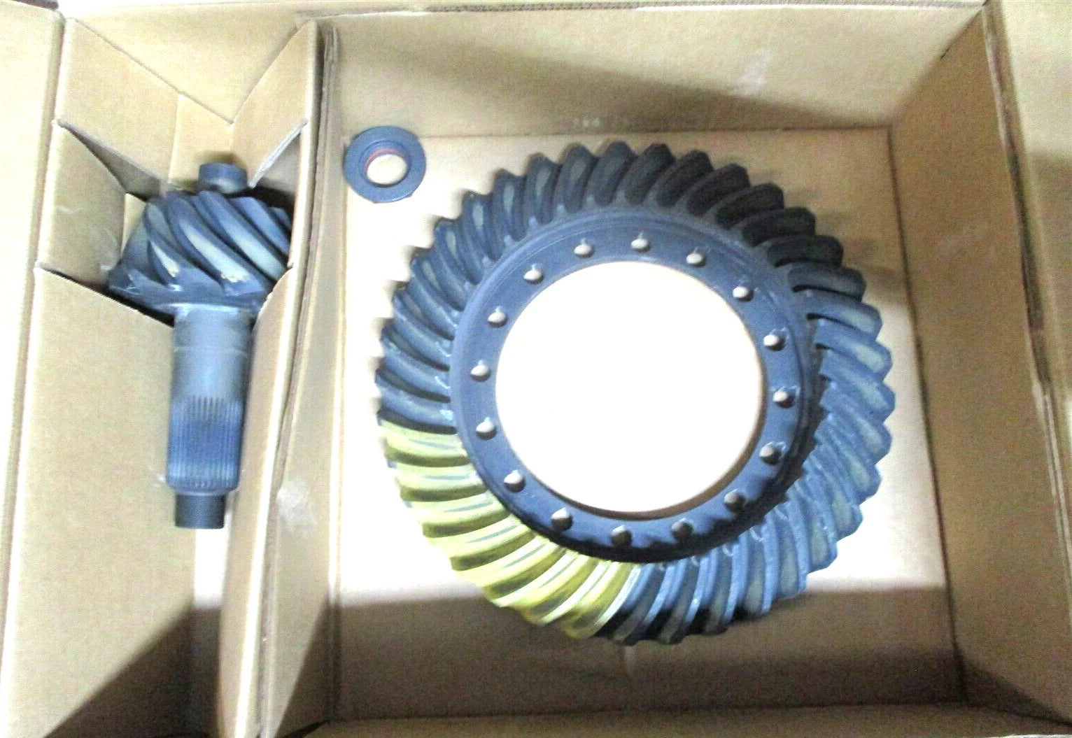 New Dana Spicer 510118 Differential Ring Gear Pinion Nut Set 3.70