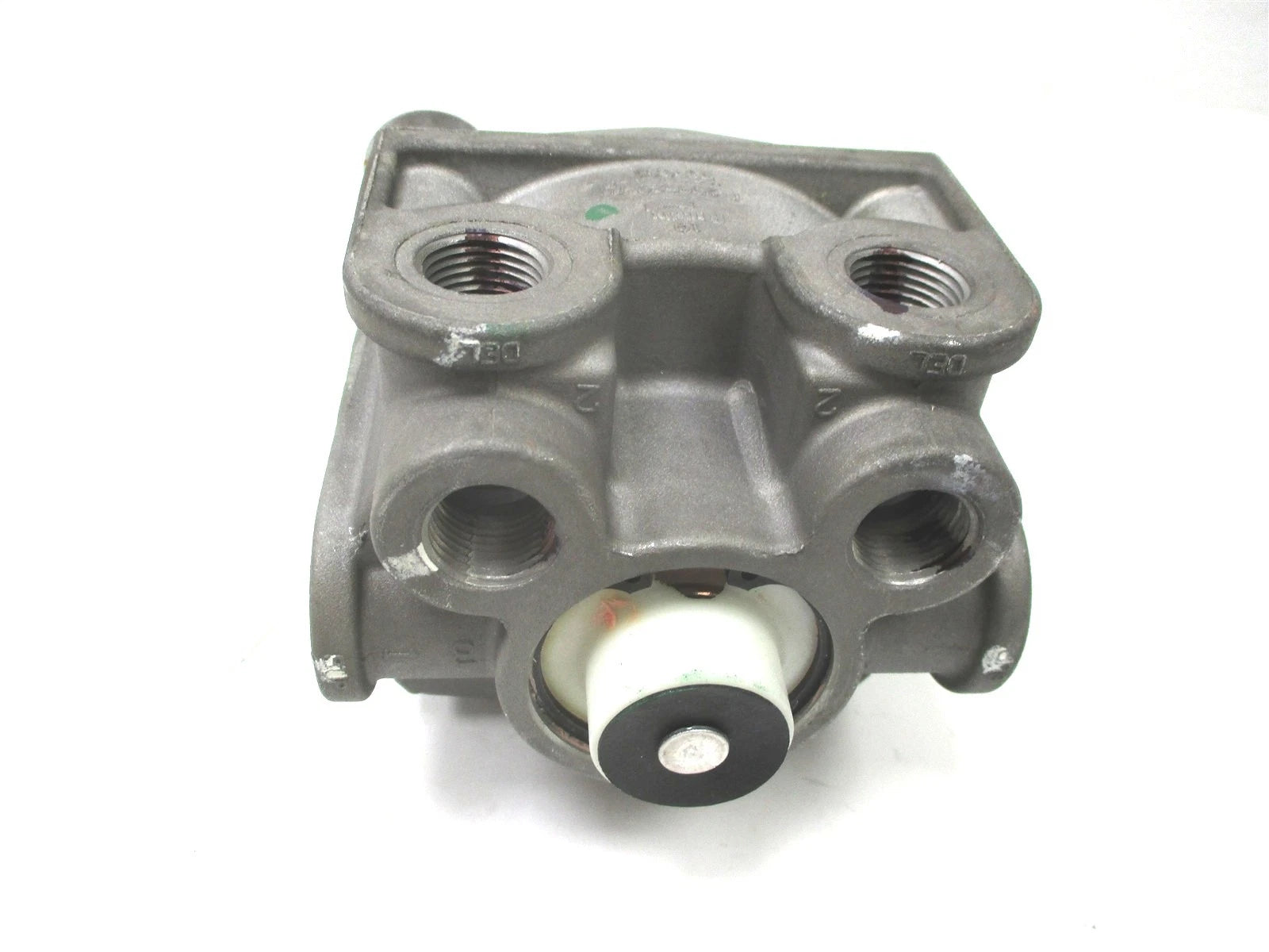 New International Bendix R-12DC Air Brake Relay Valve