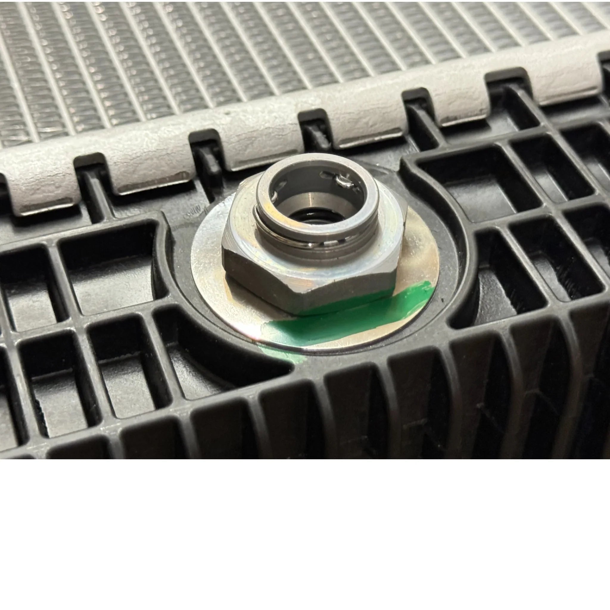 TXE1003998B Genuine Freightliner Housed Radiator Assembly